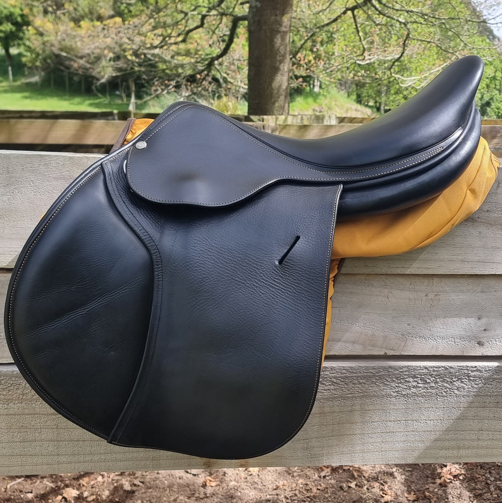 Second Hand 17.5" Butet Classic Jumping Saddle
